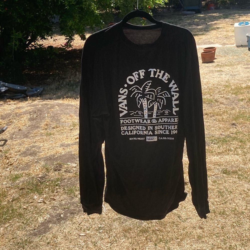 Men’s Large long sleeve black T-shirt vans.